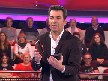 Arturo Valls recibe un misterioso pero mágico regalo en ‘¡Ahora caigo!’ Arturo Valls recibe un misterioso pero mágico regalo en ‘¡Ahora caigo!’