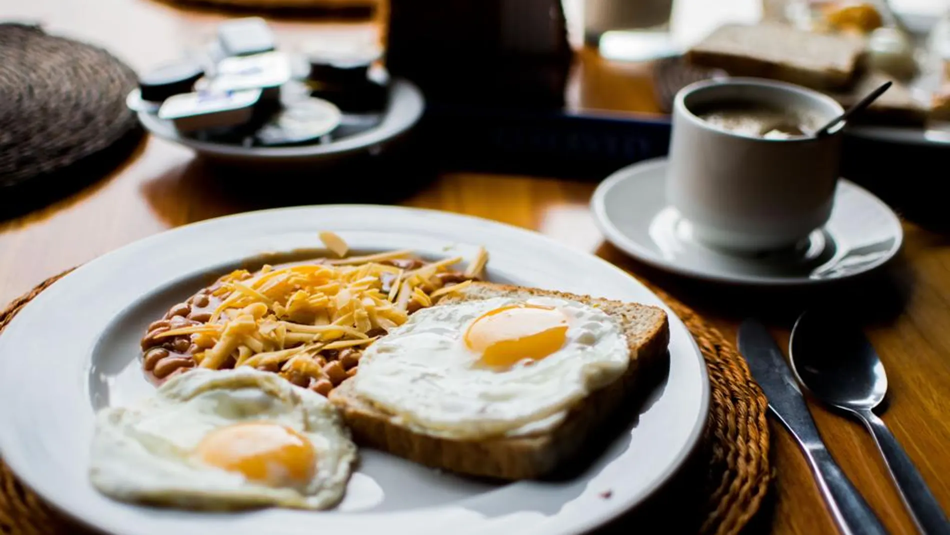 ¿Es bueno comer huevos en el desayuno? Las claves para desayunar de forma saludable ¿Es bueno comer huevos en el desayuno? Las claves para desayunar de forma saludable