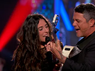 'Corazón partío' llena el plató de 'La Voz' de emoción en las voces de Alejandro Sanz y Virginia Elósegui 'Corazón partío' llena el plató de 'La Voz' de emoción en las voces de Alejandro Sanz y Virginia Elósegui