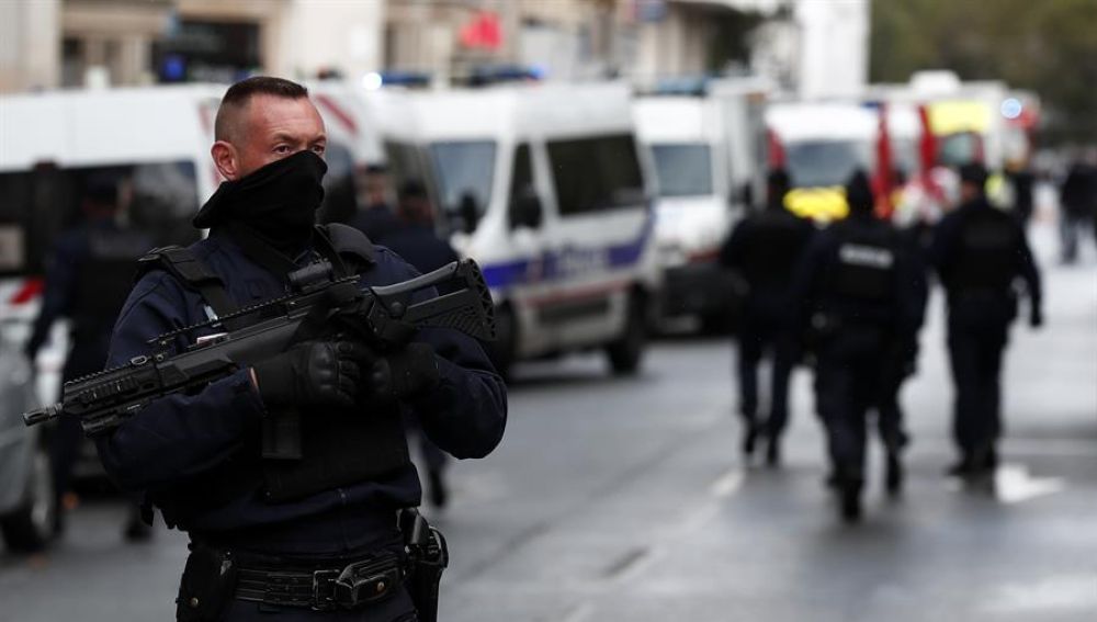 Cuatro heridos en un ataque con cuchillo en París, cerca de 'Charlie Hebdo'