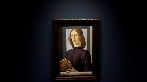 Young Man Holding a Roundel de Sandro Botticelli Young Man Holding a Roundel de Sandro Botticelli