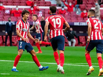 Los jugadores rojiblancos celebran un gol Los jugadores rojiblancos celebran un gol