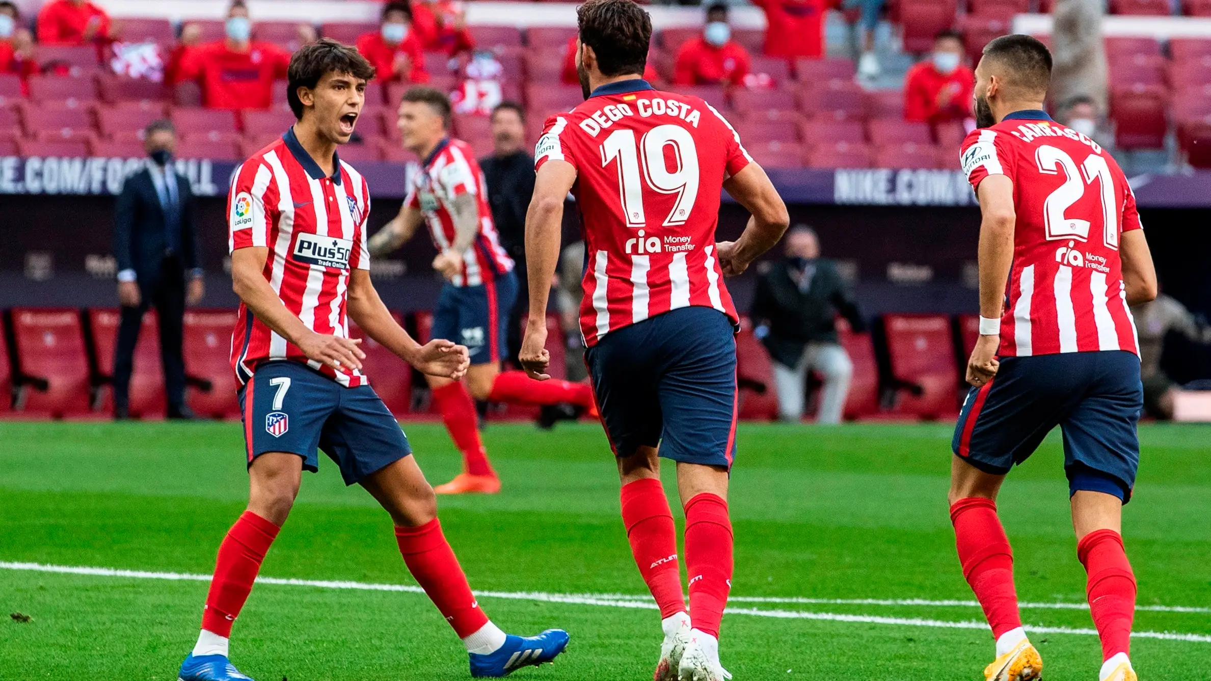 Los jugadores rojiblancos celebran un gol