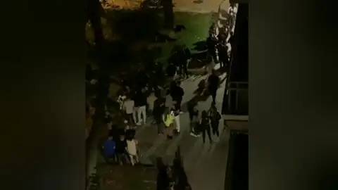 Sin mascarillas ni distancia social, indignantes imágenes de una discoteca de Madrid en plena segunda ola del coronavirus Sin mascarillas ni distancia social, indignantes imágenes de una discoteca de Madrid en plena segunda ola del coronavirus
