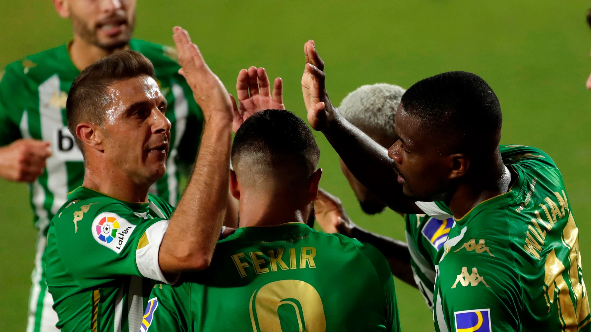 Joaquín celebra un gol junto a sus compañeros Joaquín celebra un gol junto a sus compañeros
