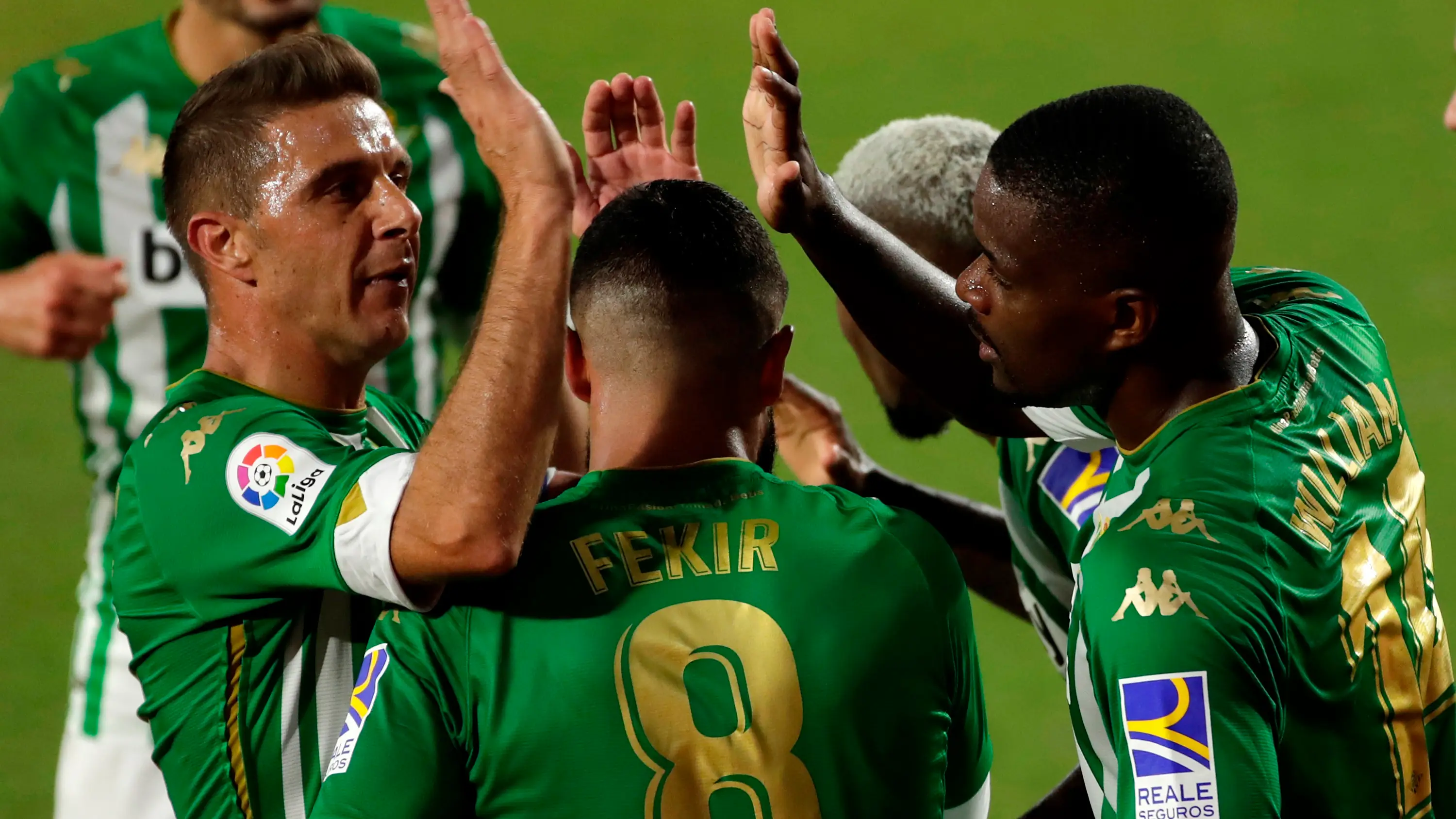 Joaquín celebra un gol junto a sus compañeros Joaquín celebra un gol junto a sus compañeros
