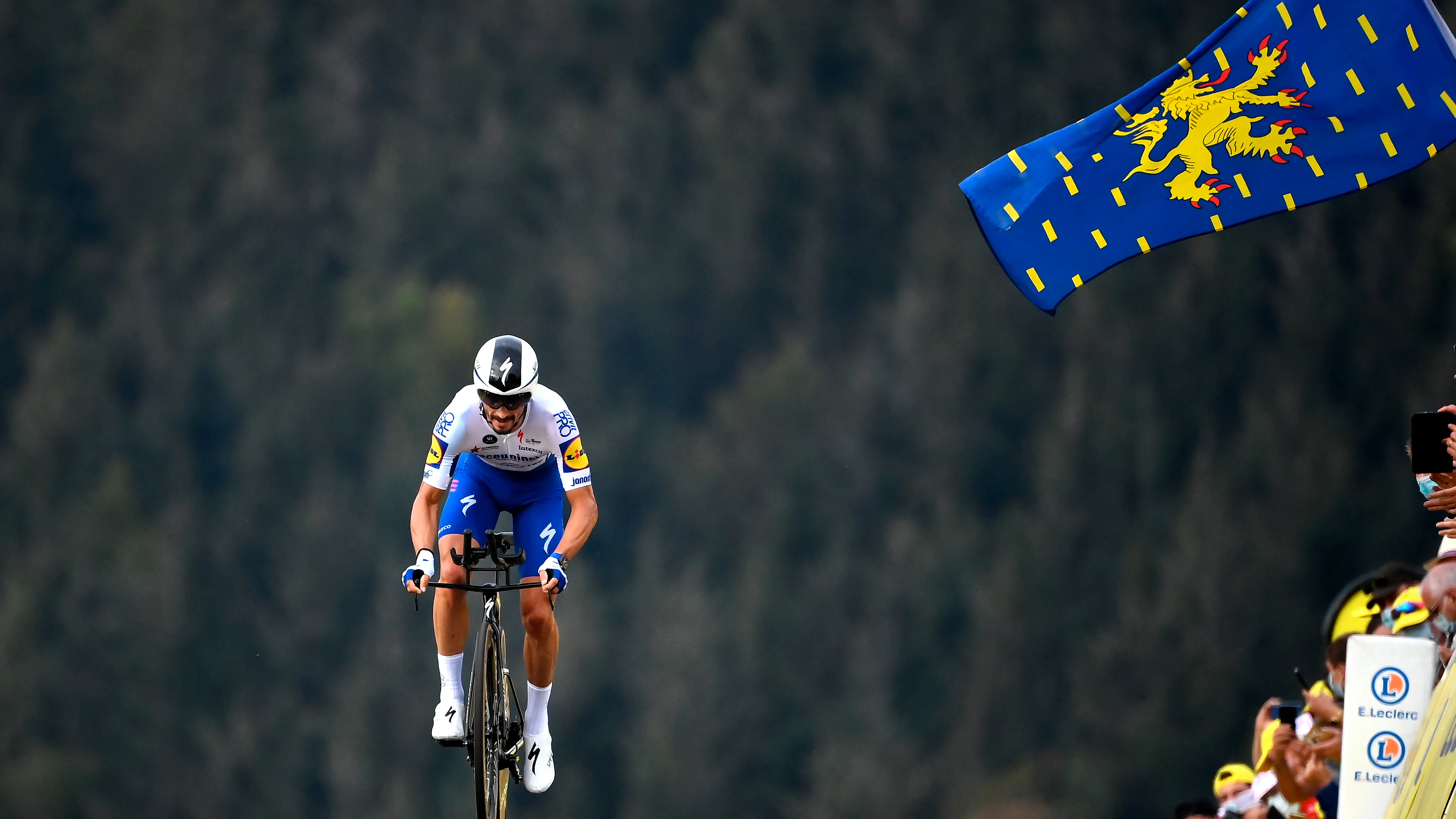 Julian Alaphilippe se proclama campeón del mundo de ciclismo Julian Alaphilippe se proclama campeón del mundo de ciclismo