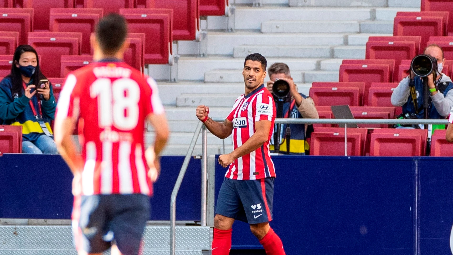 Suárez celebra un gol ante el Granada Suárez celebra un gol ante el Granada