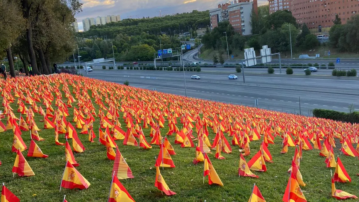 Colocan 53.000 banderas en Madrid Colocan 53.000 banderas en Madrid