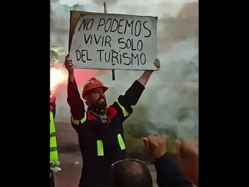 Los trabajadores de Alcoa vuelven a echarse a la calle a pocas horas de que se decida su futuro Los trabajadores de Alcoa vuelven a echarse a la calle a pocas horas de que se decida su futuro