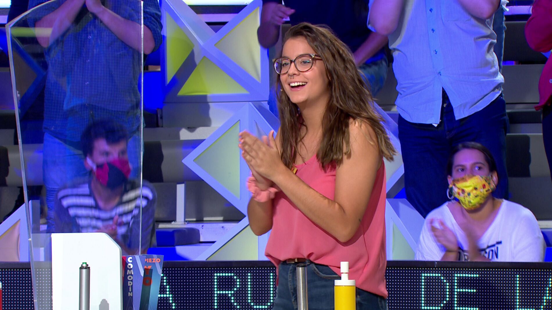 &iexcl;Qu&eacute; suerte! &Aacute;ngela cae en el gajo de 1.000 euros de forma aleatoria