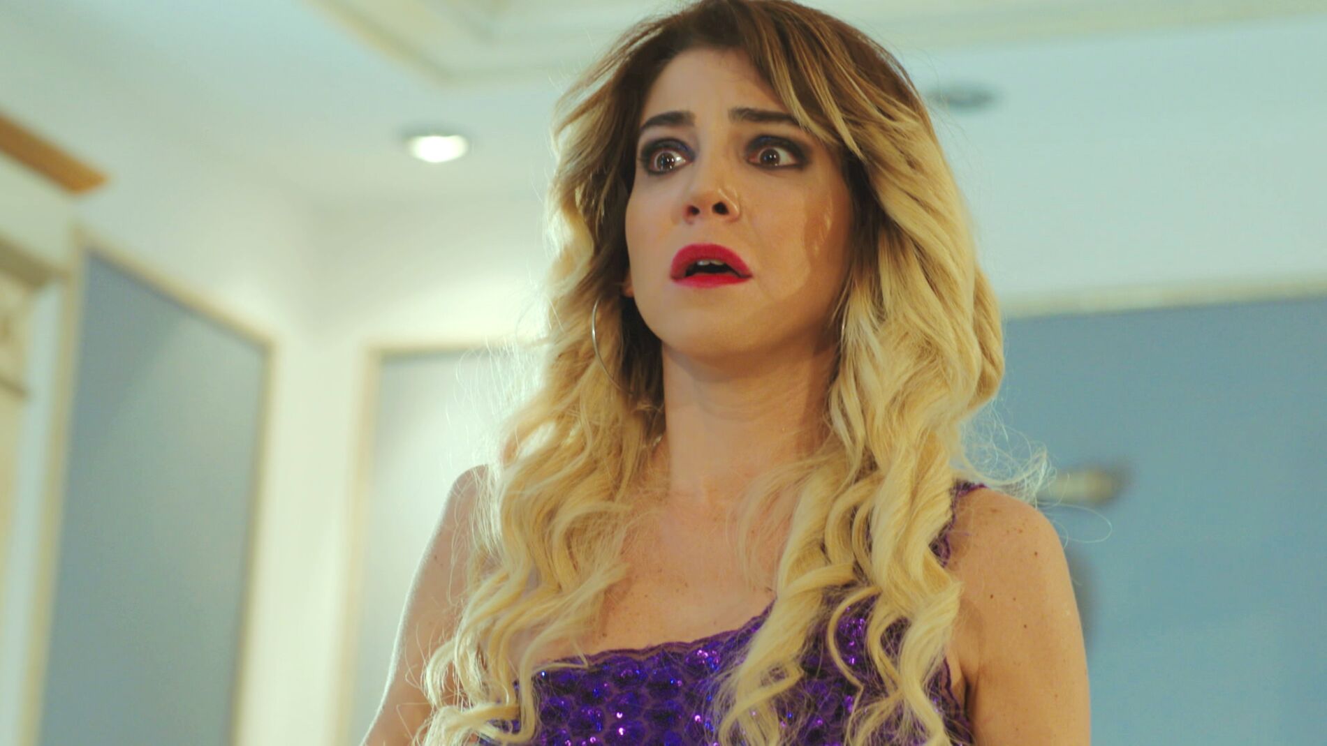 La actuaci&oacute;n de Ceyda en casa de Hikmet acaba te&ntilde;ida de sangre 