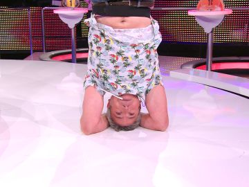 ¡Increíble! Un concursante pone ‘patas arriba’ el plató de ‘¡Ahora caigo!’ con su postura de yoga