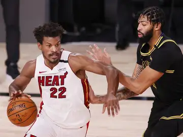 Jimmy Butler, con un triple doble, obliga a un sexto partido en las finales de la NBA entre Heat y Lakers Jimmy Butler, con un triple doble, obliga a un sexto partido en las finales de la NBA entre Heat y Lakers