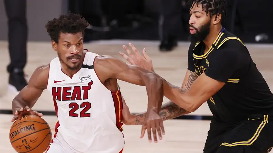 Jimmy Butler, con un triple doble, obliga a un sexto partido en las finales de la NBA entre Heat y Lakers Jimmy Butler, con un triple doble, obliga a un sexto partido en las finales de la NBA entre Heat y Lakers