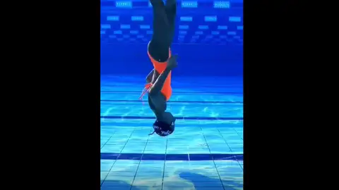 Silvia Solymosyová, la nadadora de 17 años que camina, baila y corre bajo el agua en TikTok Silvia Solymosyová, la nadadora de 17 años que camina, baila y corre bajo el agua en TikTok