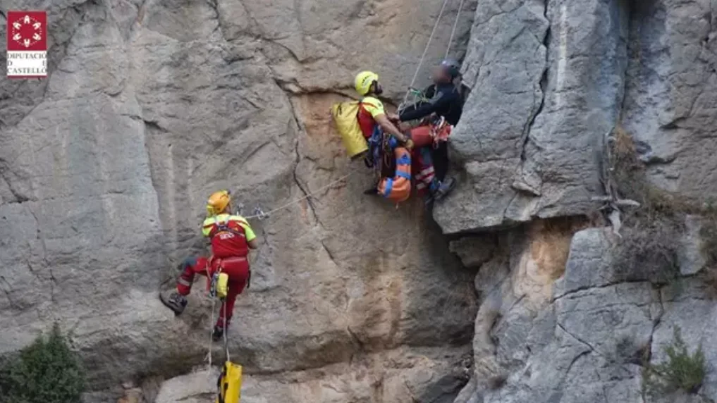 Espectacular rescate de altura en Castell&oacute;n a un escalador lesionado en una pared vertical a 50 metros del suelo