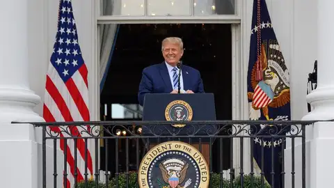 Donald Trump recibe el alta tras contagiarse de coronavirus: "Ya no se considera un riesgo de transmisión para otros" Donald Trump recibe el alta tras contagiarse de coronavirus: "Ya no se considera un riesgo de transmisión para otros"