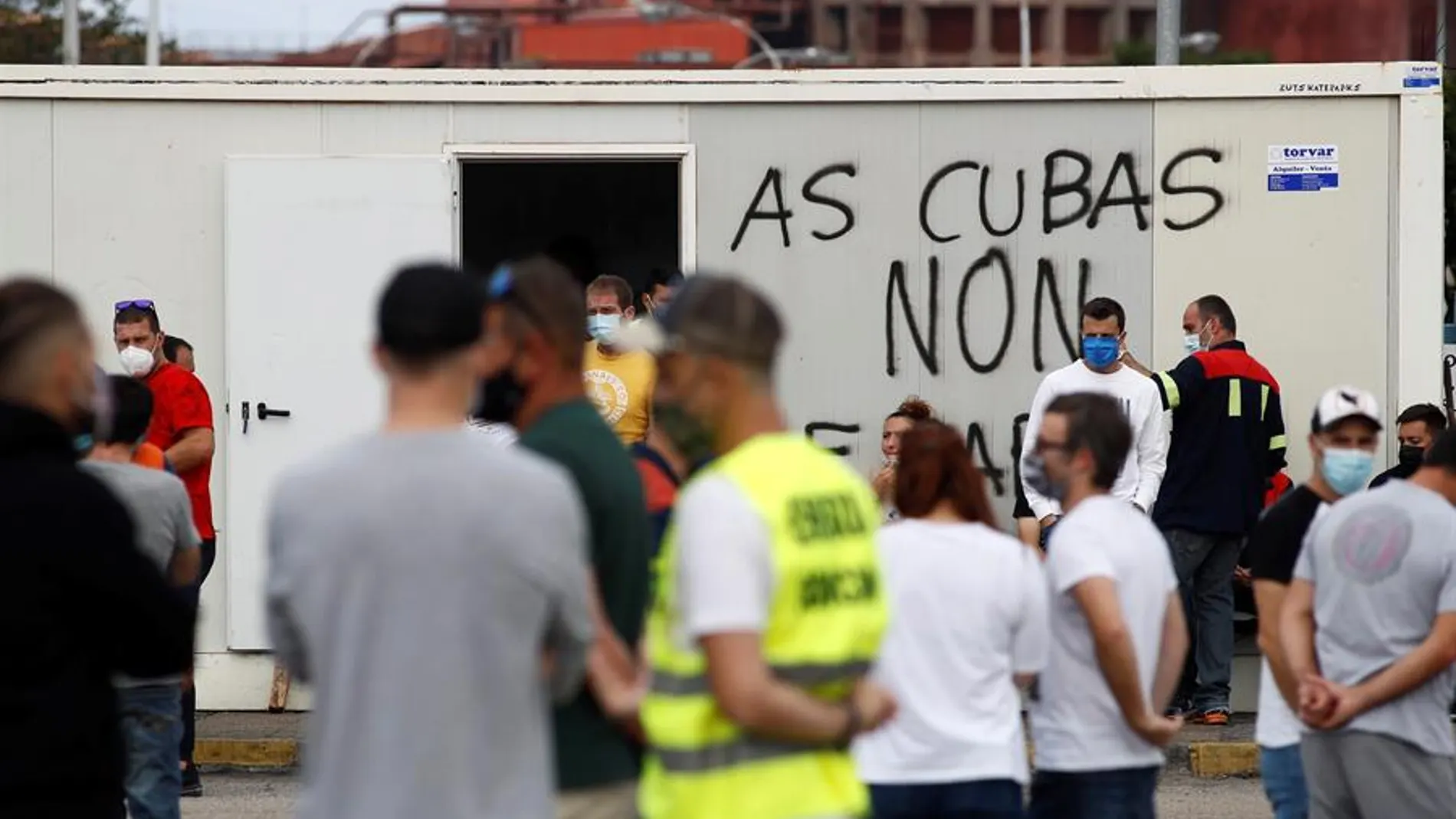 Los trabajadores de Alcoa celebran una marcha con estudiantes tras el despido de más de 500 empleados Los trabajadores de Alcoa celebran una marcha con estudiantes tras el despido de más de 500 empleados