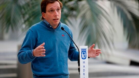 El alcalde de Madrid, Jos&eacute; Luis Mart&iacute;nez-Almeida, realiza unas declaraciones a los medios.