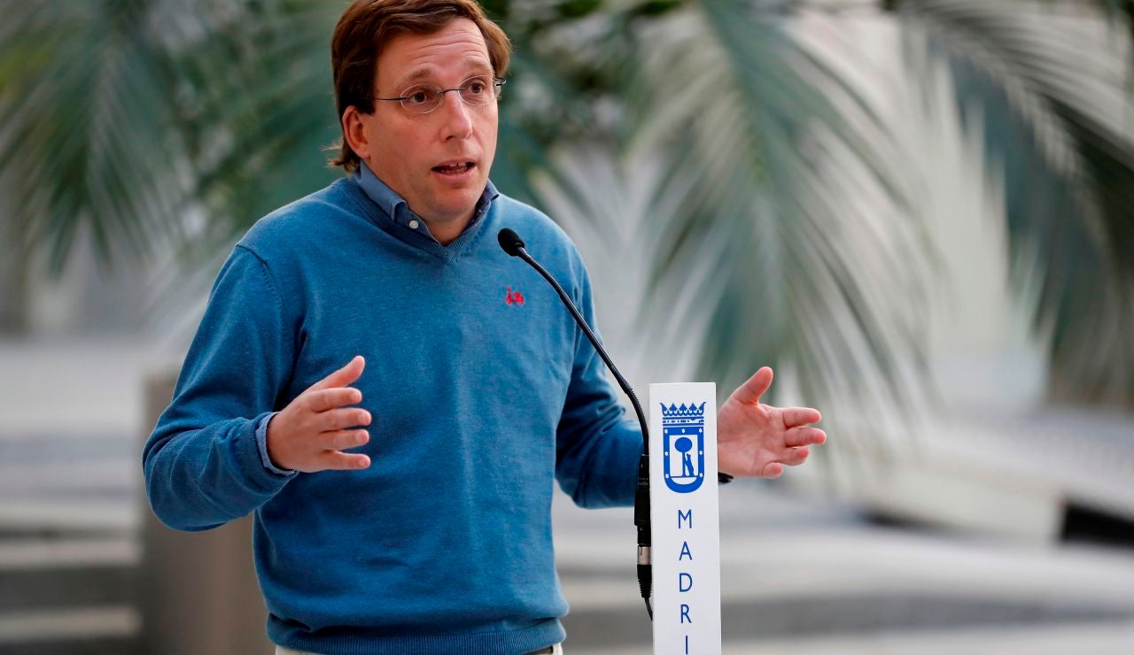 El alcalde de Madrid, José Luis Martínez-Almeida, realiza unas declaraciones a los medios después de recorrer el paseo del Prado El alcalde de Madrid, José Luis Martínez-Almeida, realiza unas declaraciones a los medios después de recorrer el paseo del Prado