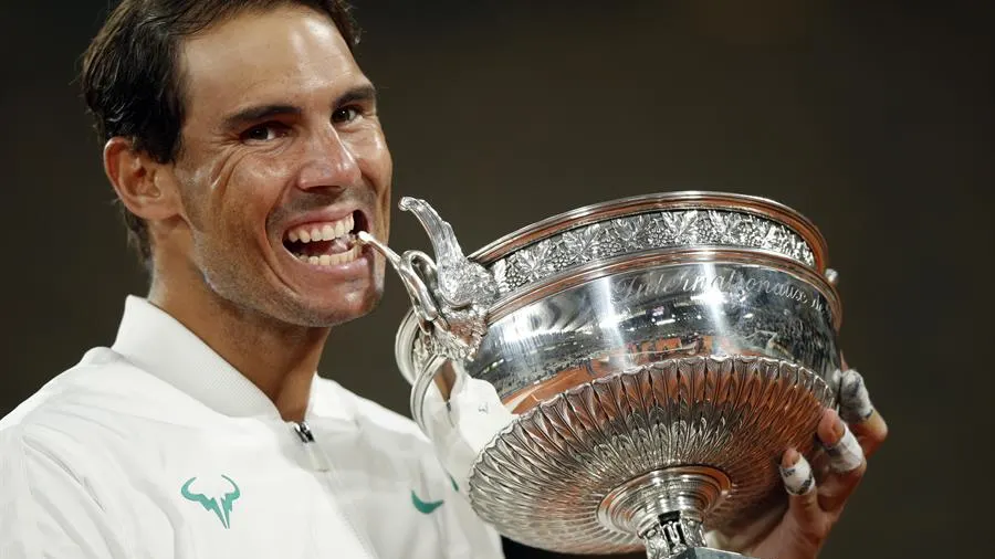Nadal arrolla a Djokovic (6-0, 6-2 y 7-5) e iguala a Federer con 20 Grand Slam Nadal arrolla a Djokovic (6-0, 6-2 y 7-5) e iguala a Federer con 20 Grand Slam