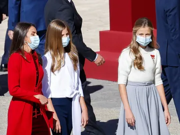 La reina Letizia y sus hijas, la princesa Leonor y al infanta Sofía La reina Letizia y sus hijas, la princesa Leonor y al infanta Sofía