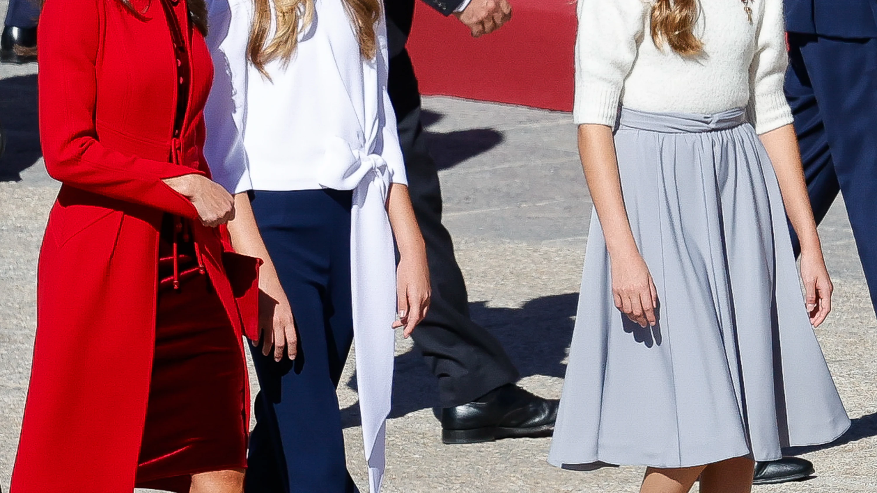 La reina Letizia y sus hijas, la princesa Leonor y al infanta Sofía La reina Letizia y sus hijas, la princesa Leonor y al infanta Sofía