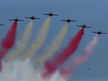 ¿Por qué la Patrulla Águila ha pintado mal la bandera de España en el cielo durante el desfile del Día de la Hispanidad? ¿Por qué la Patrulla Águila ha pintado mal la bandera de España en el cielo durante el desfile del Día de la Hispanidad?