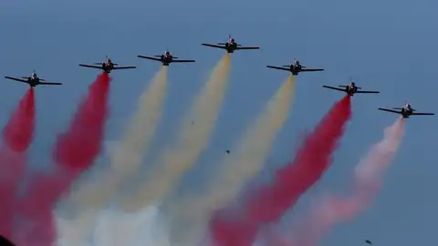 ¿Por qué la Patrulla Águila ha pintado mal la bandera de España en el cielo durante el desfile del Día de la Hispanidad? ¿Por qué la Patrulla Águila ha pintado mal la bandera de España en el cielo durante el desfile del Día de la Hispanidad?