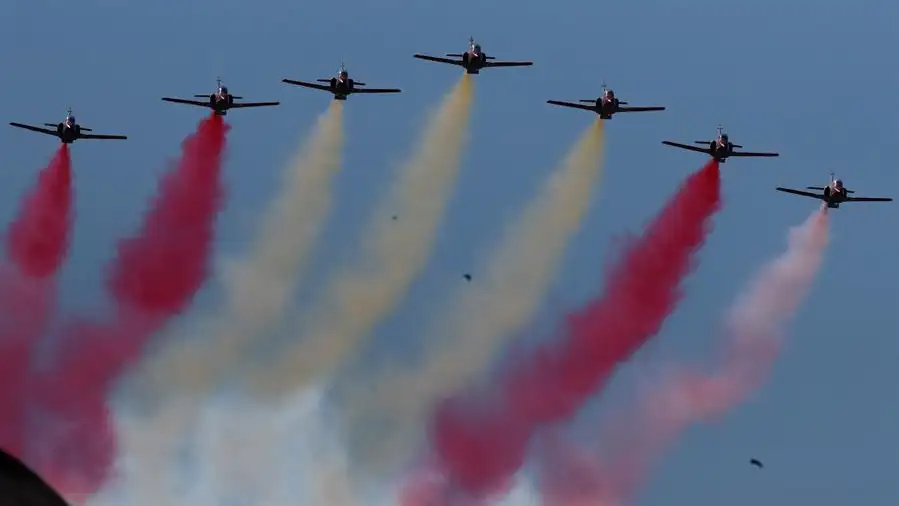 ¿Por qué la Patrulla Águila ha pintado mal la bandera de España en el cielo durante el desfile del Día de la Hispanidad? ¿Por qué la Patrulla Águila ha pintado mal la bandera de España en el cielo durante el desfile del Día de la Hispanidad?