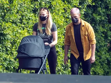 El paseo familiar de Sophie Turner y Joe Jonas El paseo familiar de Sophie Turner y Joe Jonas