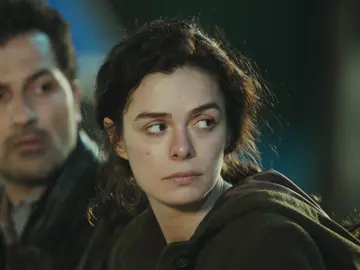 Ceyda hace de celestina entre Bahar y Arif: “Os moriríais antes que admitir que os gustáis” Ceyda hace de celestina entre Bahar y Arif: “Os moriríais antes que admitir que os gustáis”