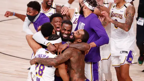 Los Lakers, campeones de la NBA tras arrollar a Miami Heat con un gran LeBron James Los Lakers, campeones de la NBA tras arrollar a Miami Heat con un gran LeBron James