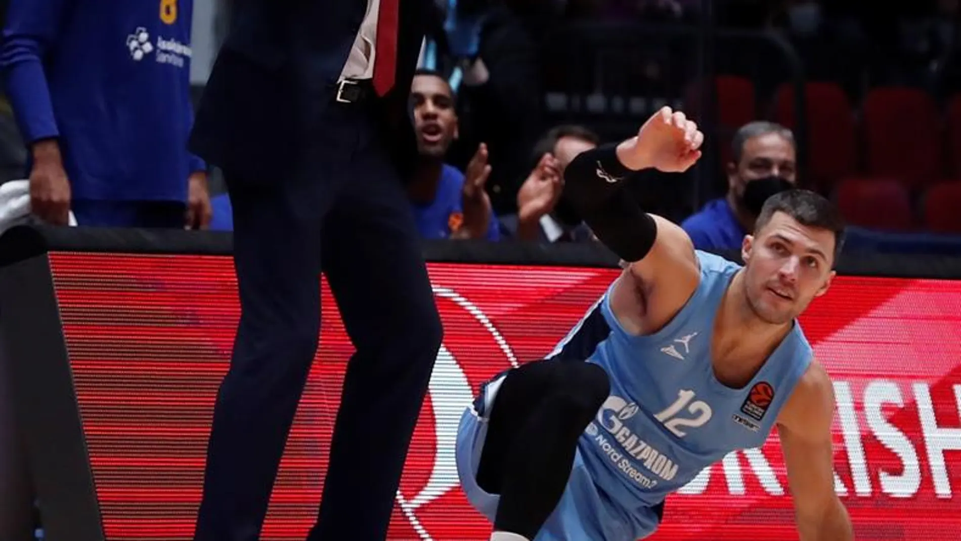La Euroliga suspende los partidos del Zenit ante Baskonia y Valencia por un brote de coronavirus La Euroliga suspende los partidos del Zenit ante Baskonia y Valencia por un brote de coronavirus
