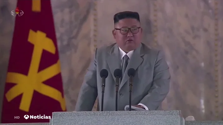Kim Jong-un se emociona en un acto y pide perdón a los norcoreanos Kim Jong-un se emociona en un acto y pide perdón a los norcoreanos