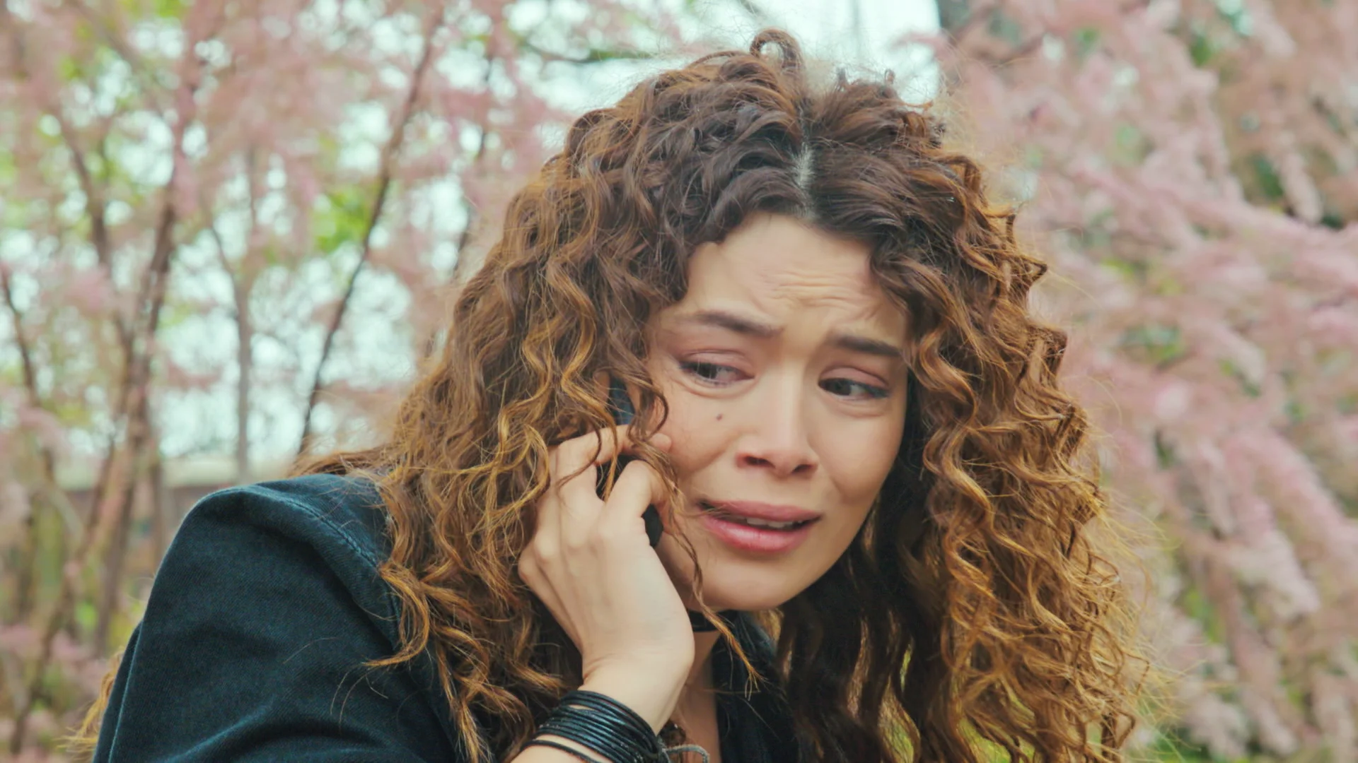 Sirin cae en una trampa mortal al intentar llegar a Sarp Sirin cae en una trampa mortal al intentar llegar a Sarp