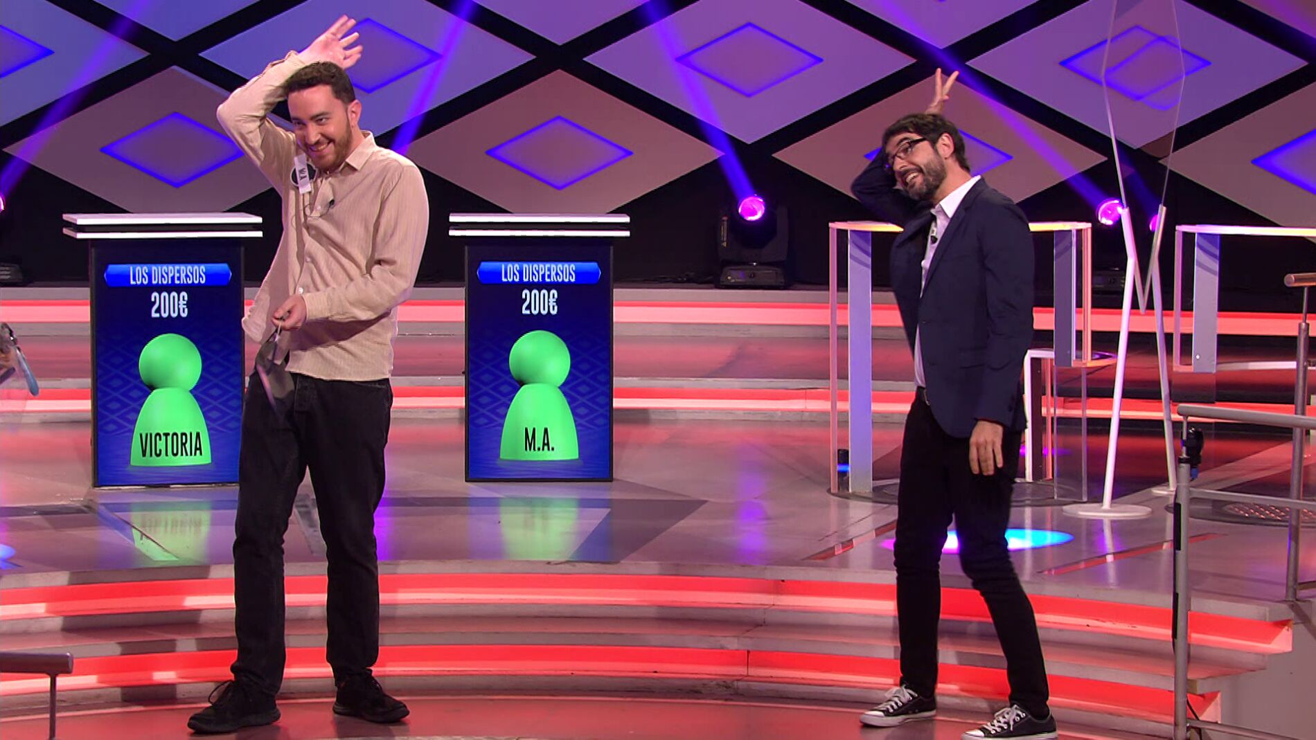 M. A., de ‘Los dispersos’, muestra sus dotes musicales bailando ‘In the navy’ en el plató de ‘¡Boom!’