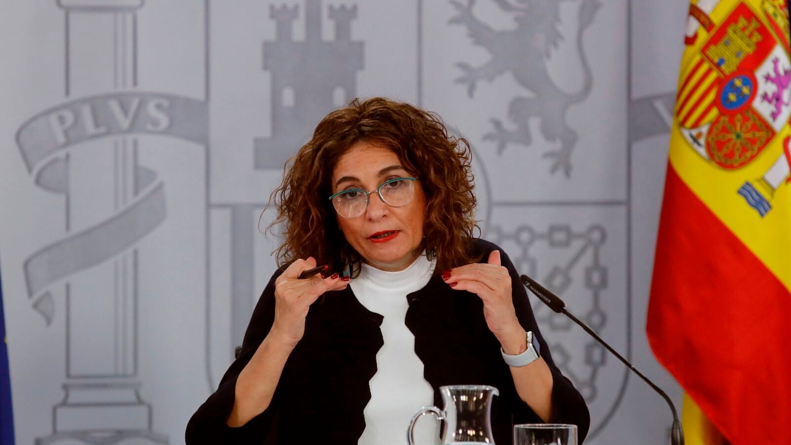 María Jesús Montero explica que la normativa europea impide bajar el IVA a las mascarillas contra el coronavirus