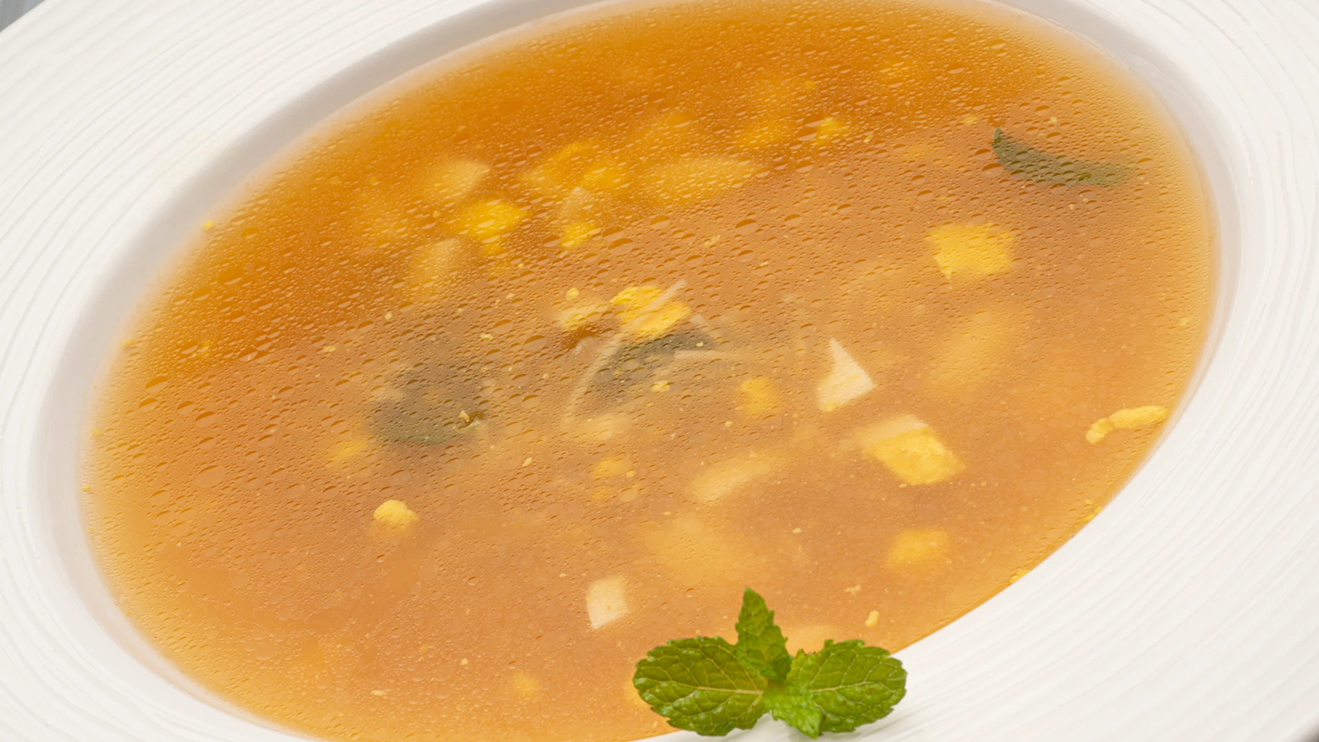 Receta de sopa a la hierbabuena, de Karlos Arguiñano