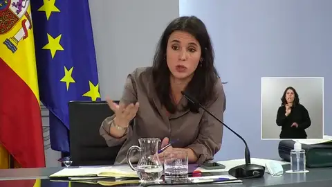 Dos ministras, dos versiones sobre la monarquía Dos ministras, dos versiones sobre la monarquía