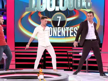 Clase de perreo en ‘¡Ahora caigo!’: así enseña un profesor de baile los pasos básicos a Arturo Valls Clase de perreo en ‘¡Ahora caigo!’: así enseña un profesor de baile los pasos básicos a Arturo Valls