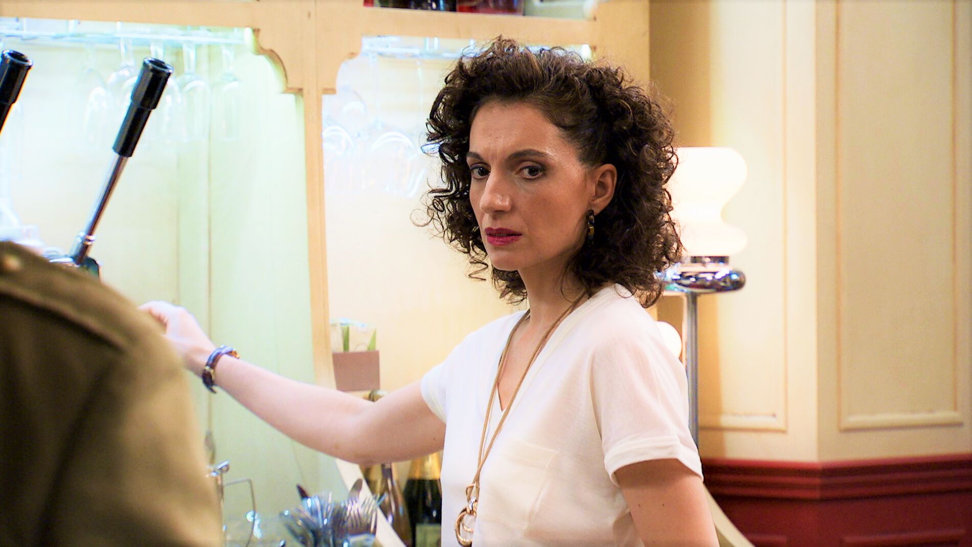 La primera pista que lleva a Estefan&iacute;a a cuestionarse la verdadera identidad de Abel 