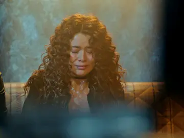 Sirin se enfrenta a un macabro juego con Hatice y Enver en peligro: “¿A quién matamos?” Sirin se enfrenta a un macabro juego con Hatice y Enver en peligro: “¿A quién matamos?”