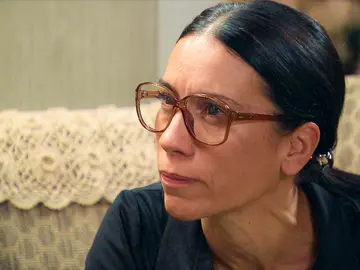 Manolita se siente sola y desamparada en su búsqueda por la verdad de la muerte de su hija Manolita se siente sola y desamparada en su búsqueda por la verdad de la muerte de su hija