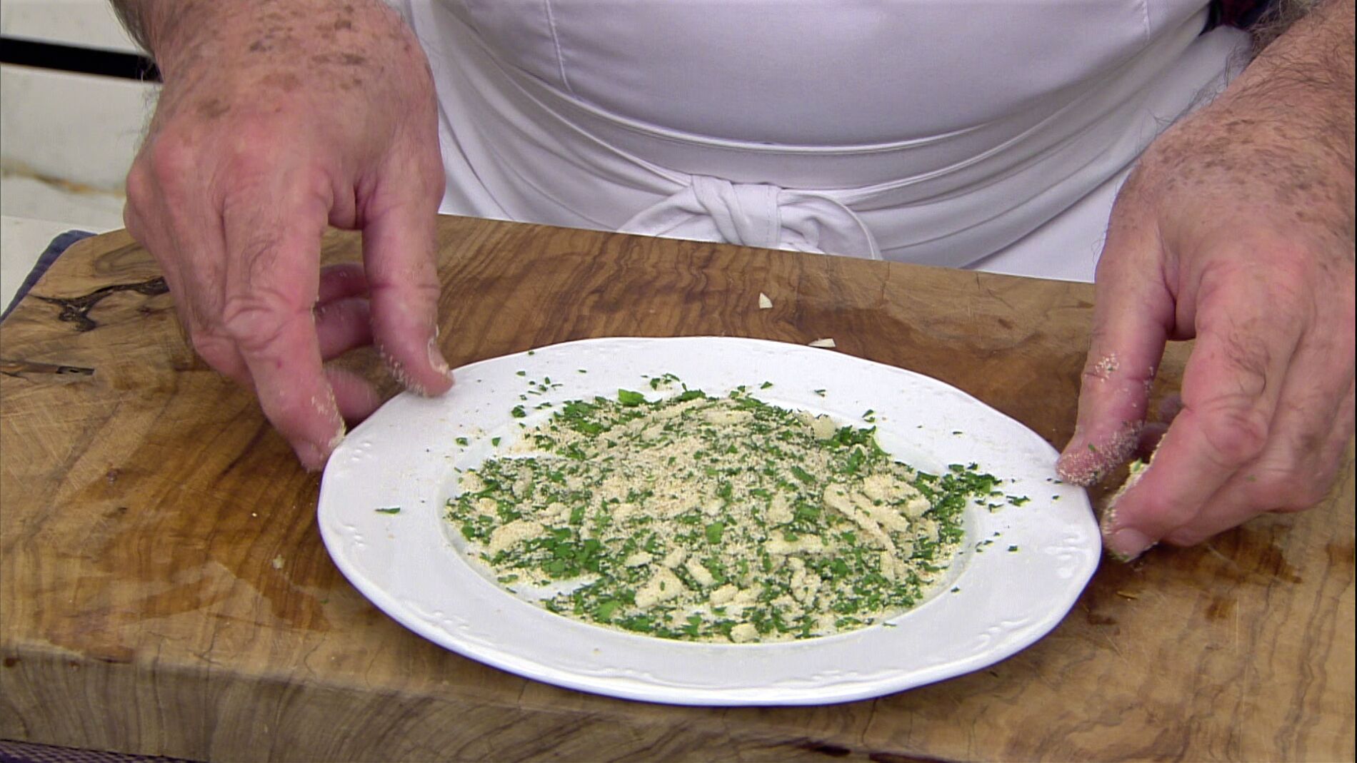Limpiar una sardina puede parecer muy sencillo, pero seguramente a menudo se te queda alguna espina cuando ya has elaborado la receta. Karlos Argui&ntilde;ano te ense&ntilde;a una manera r&aacute;pida y eficaz de hacerlo correctamente, y aplicable a cualquier plato. &iexcl;No te pierdas este truco!