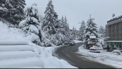 Estampa de los Pirineos nevados Estampa de los Pirineos nevados