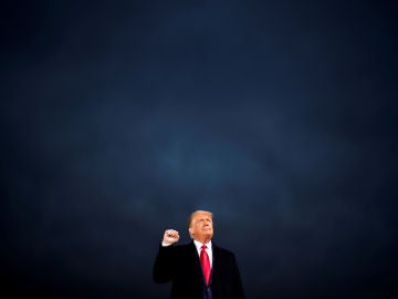 Donald Trump continúa minimizando los daños del coronavirus para intentar mejorar los sondeos para las presidenciales Donald Trump continúa minimizando los daños del coronavirus para intentar mejorar los sondeos para las presidenciales