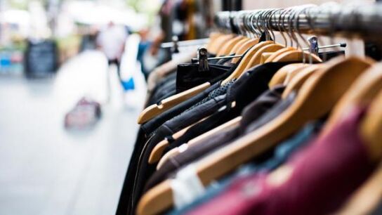 Ropa en una tienda