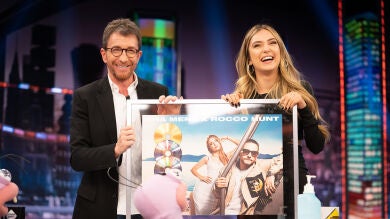Ana Mena recibe el Triple Disco de Platino en Italia y Disco de Oro en España por 'A un paso de la luna': 